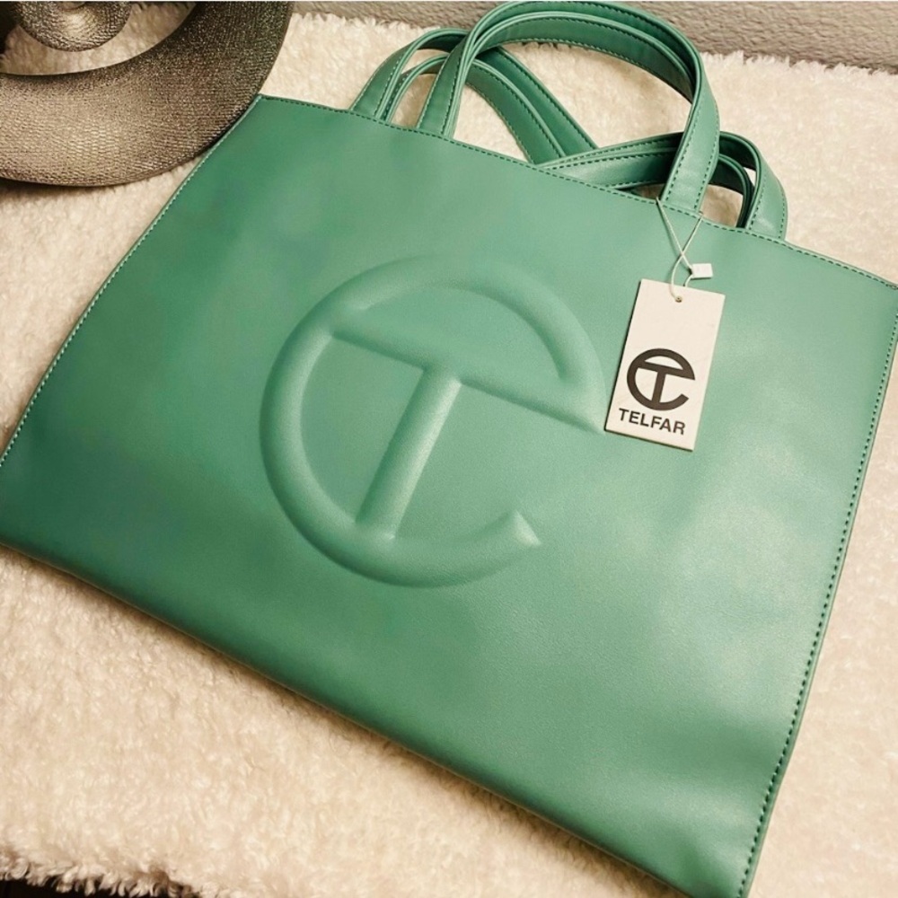 🌸Authentic Telfar Tote🌸
